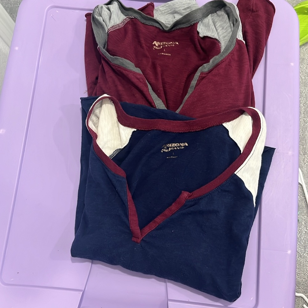 GUC 2 L Arizona 3/4 sleeve cropped vneck tees maroon and navy blue